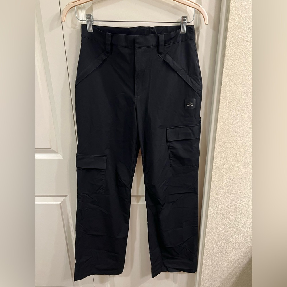 Alo black utility cargo pants in size small